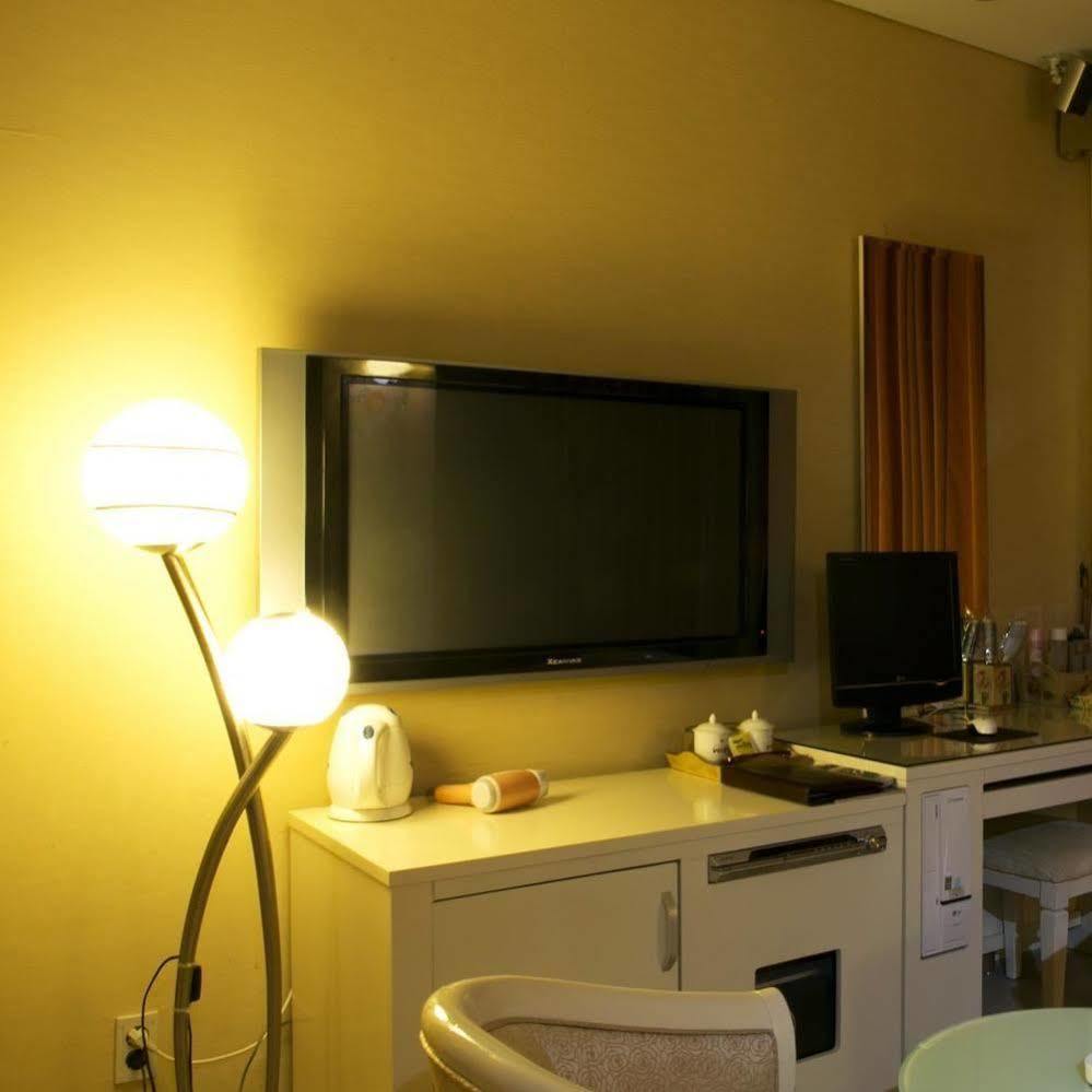 Wiz Hotel Paju Exteriör bild